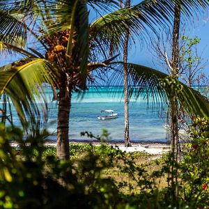 Shanuo Beach Bungalows